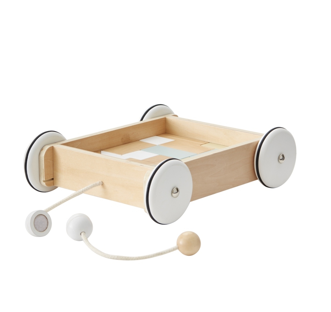 Wagen mit Holzklötzen